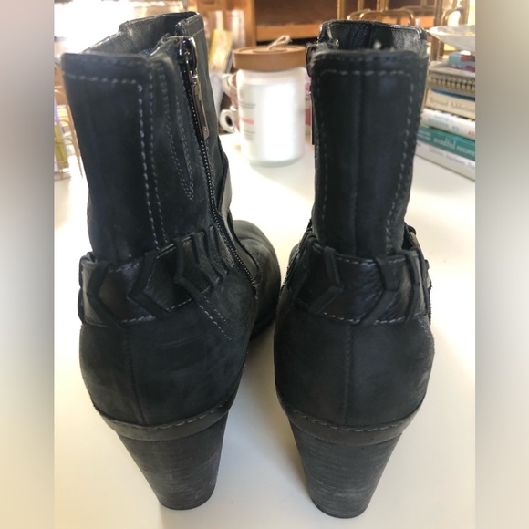 Clarks ActiveAir Leather Boots - Picture 3 of 9